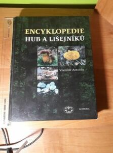 (Antik) Encyklopedie hub a lišejníků (2006)- V. Antonín
